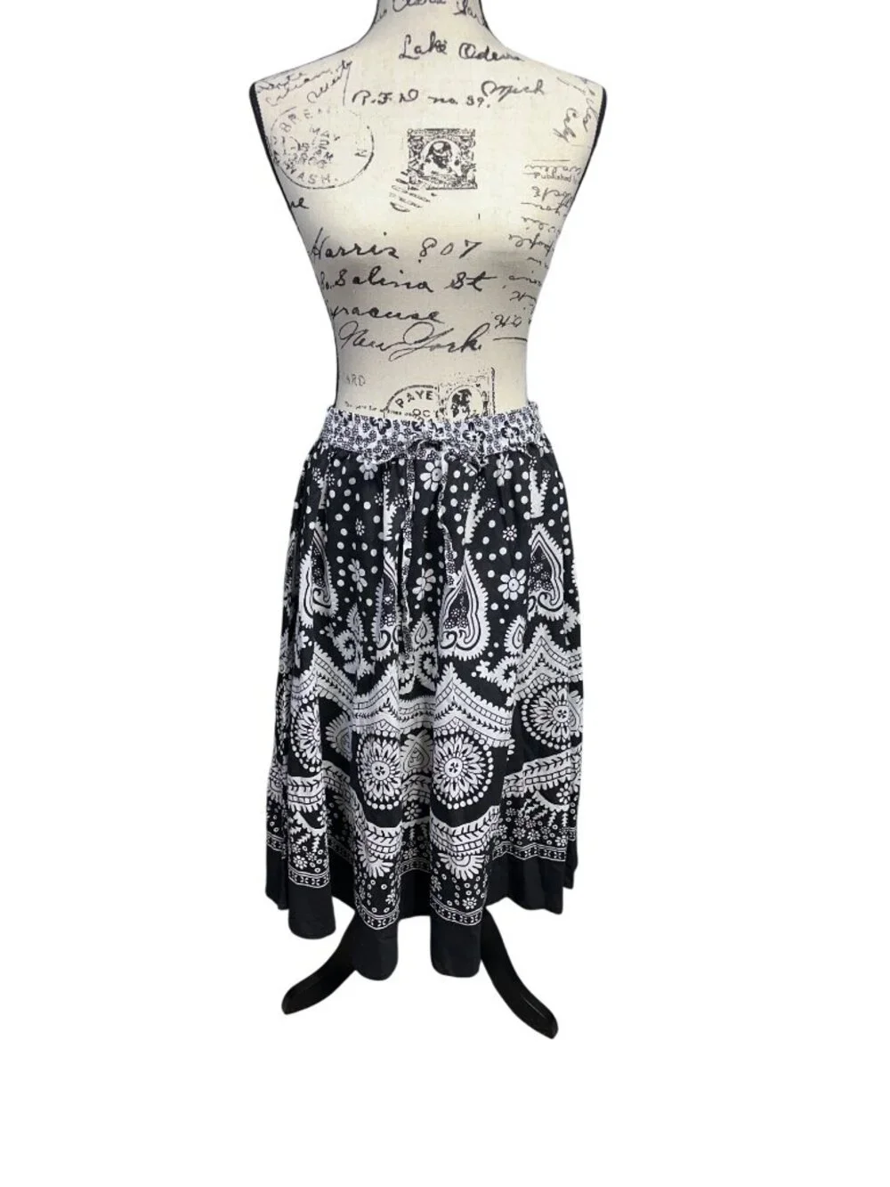 Black & White Floral Boho Midi Skirt With Elastic Waist By Collections Etc Cotto